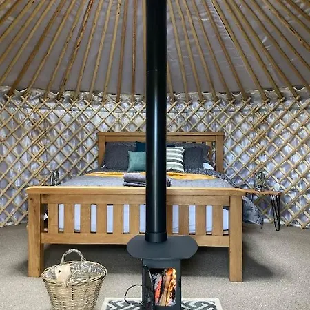 Eisa Yurt Campo de lujo York